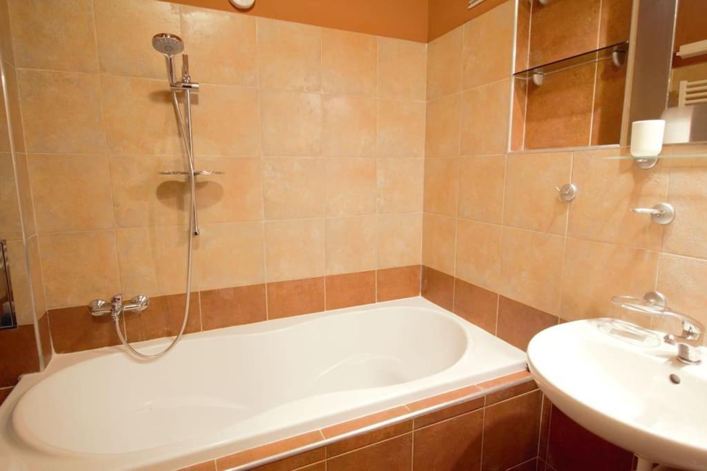 Comfort 2Bedrooms Quite Place!-Vinohrady Prague Luaran gambar